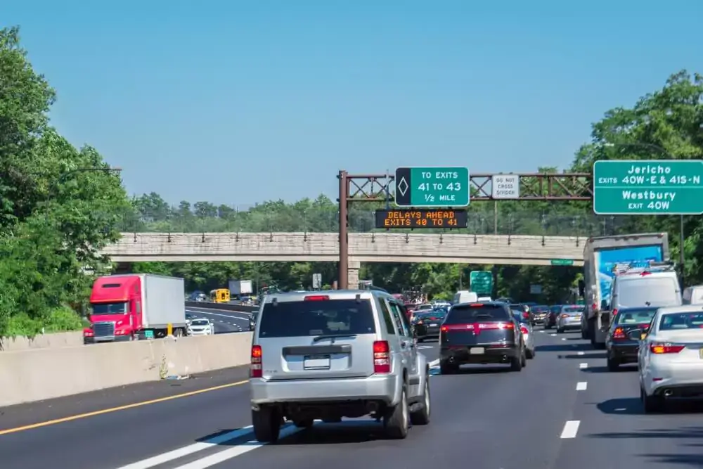 traffic jams in 495 highway to long island