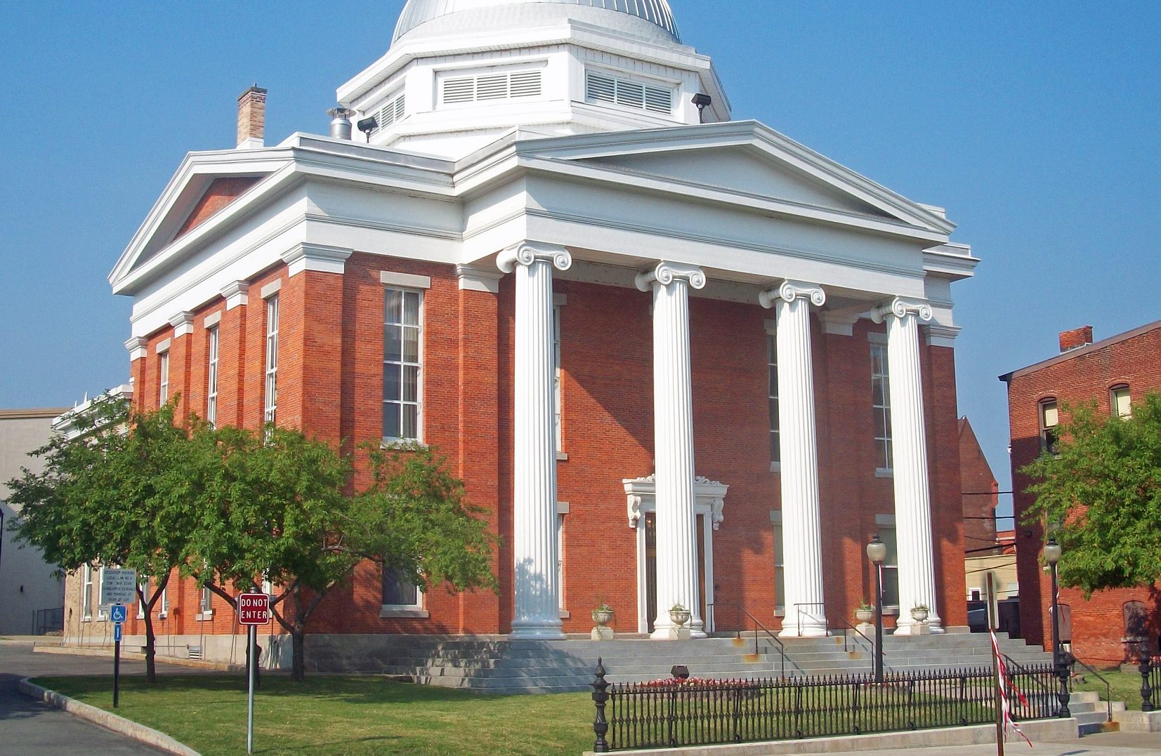courthouse wayne county lyons ny
