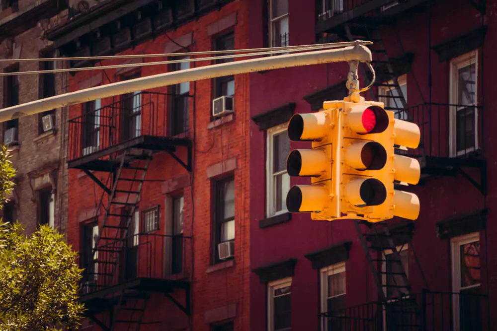 new-york-yellow-traffic-light-1